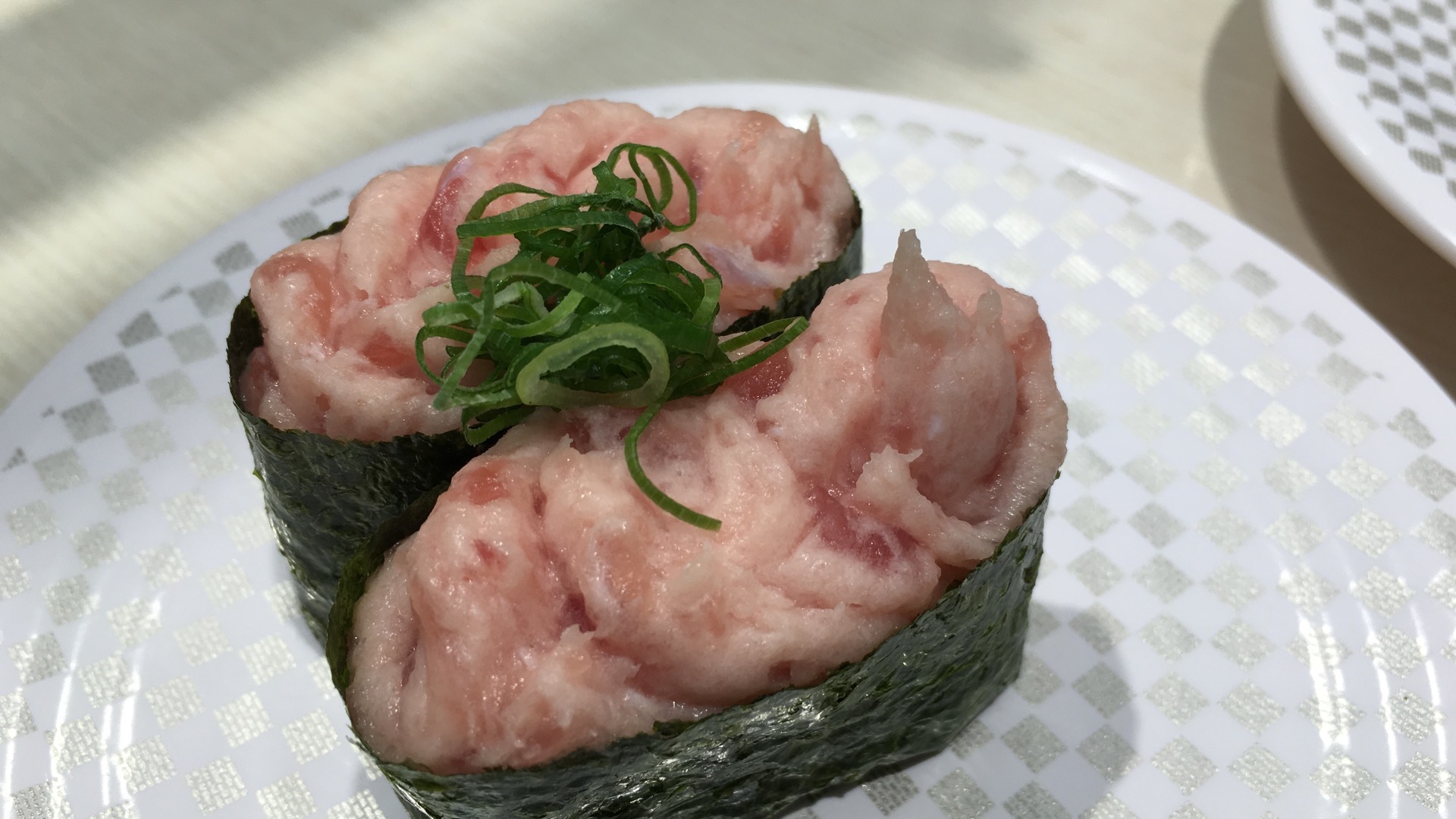 【さいたま市大宮区】一皿100円の「魚べい」は少しおしゃれな雰囲気の回転寿司屋